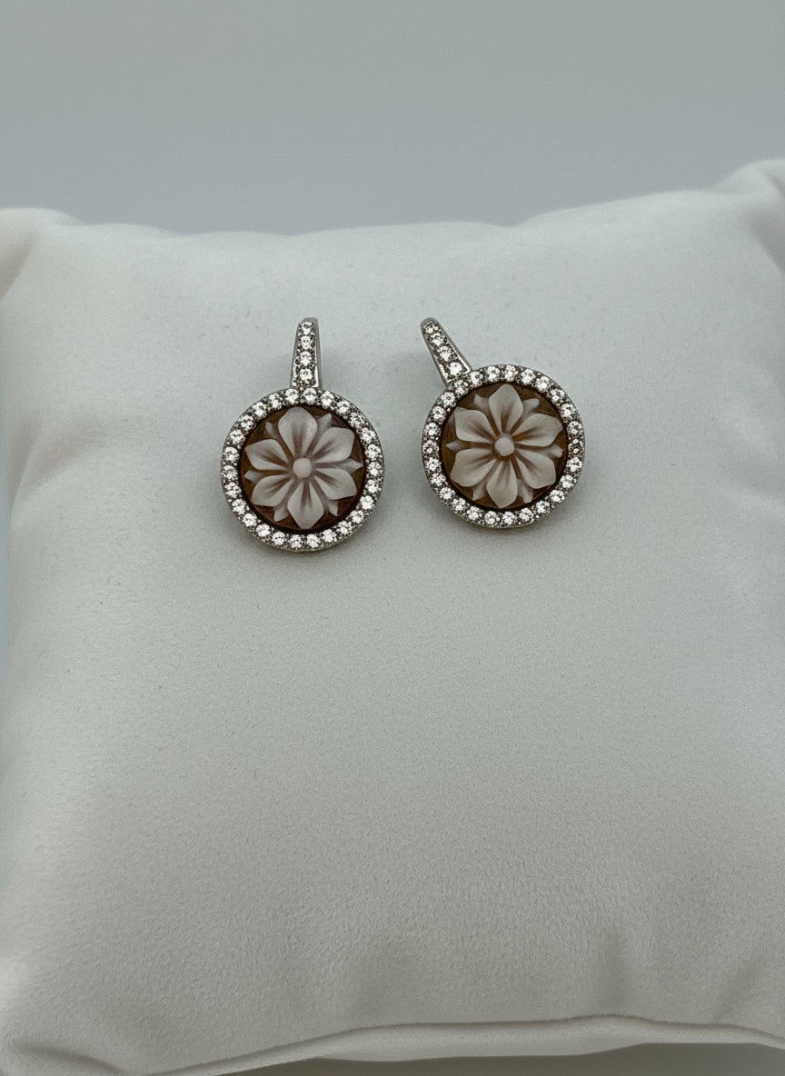 Orecchini in Cammeo incisione "Fiore"