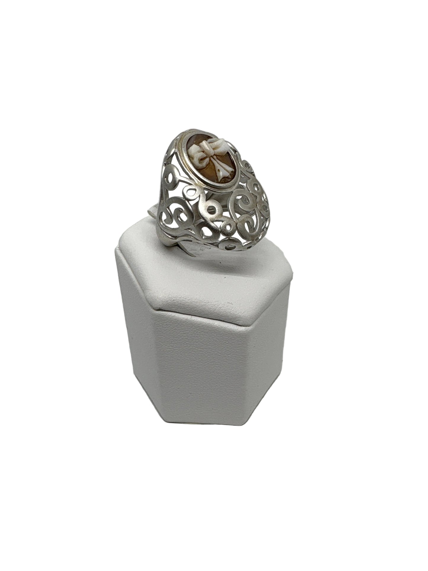 Anello in Cammeo incisione "Fiocco"