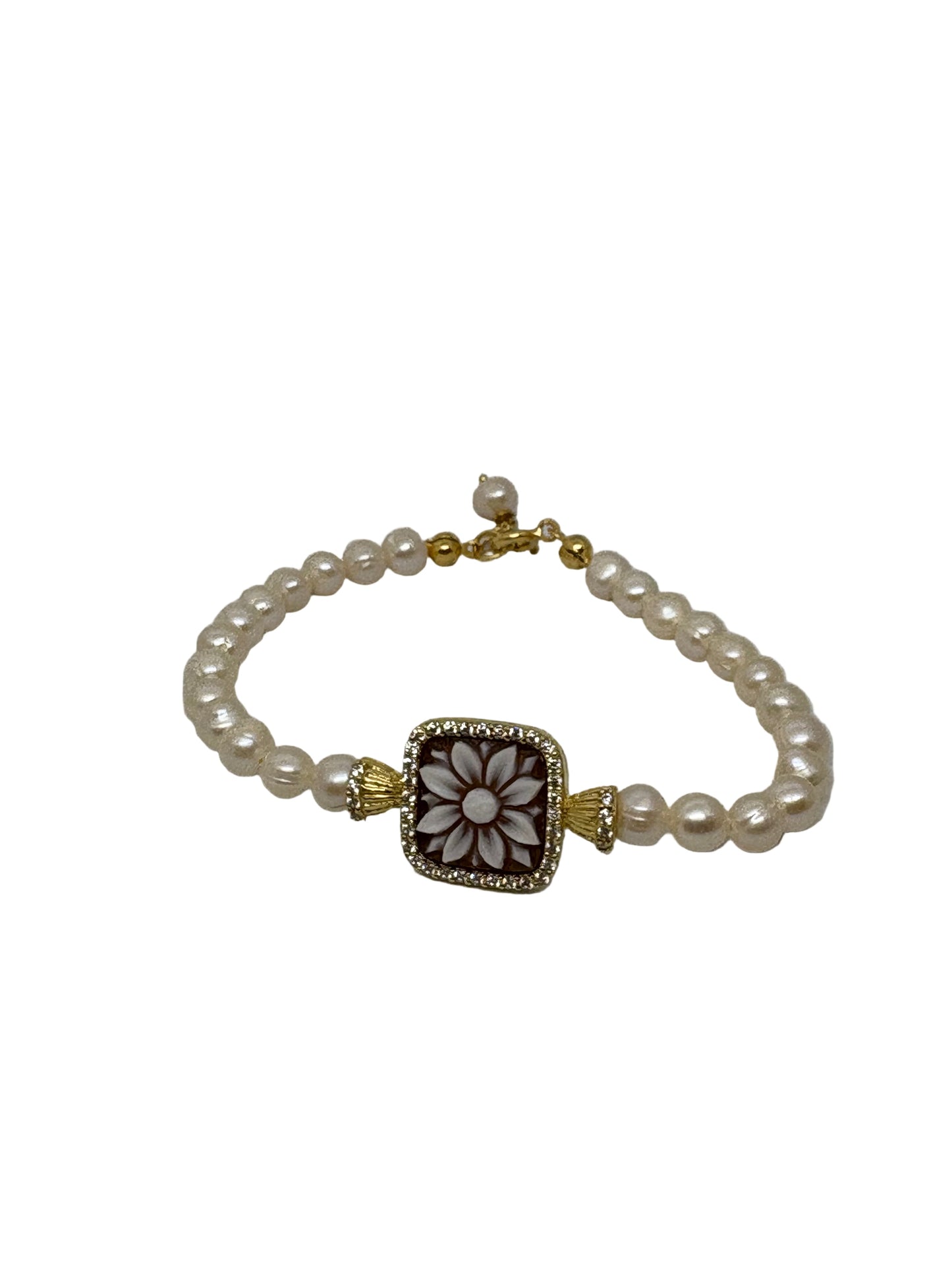 Bracciale in Perle e Cammeo incisione "Fiore"