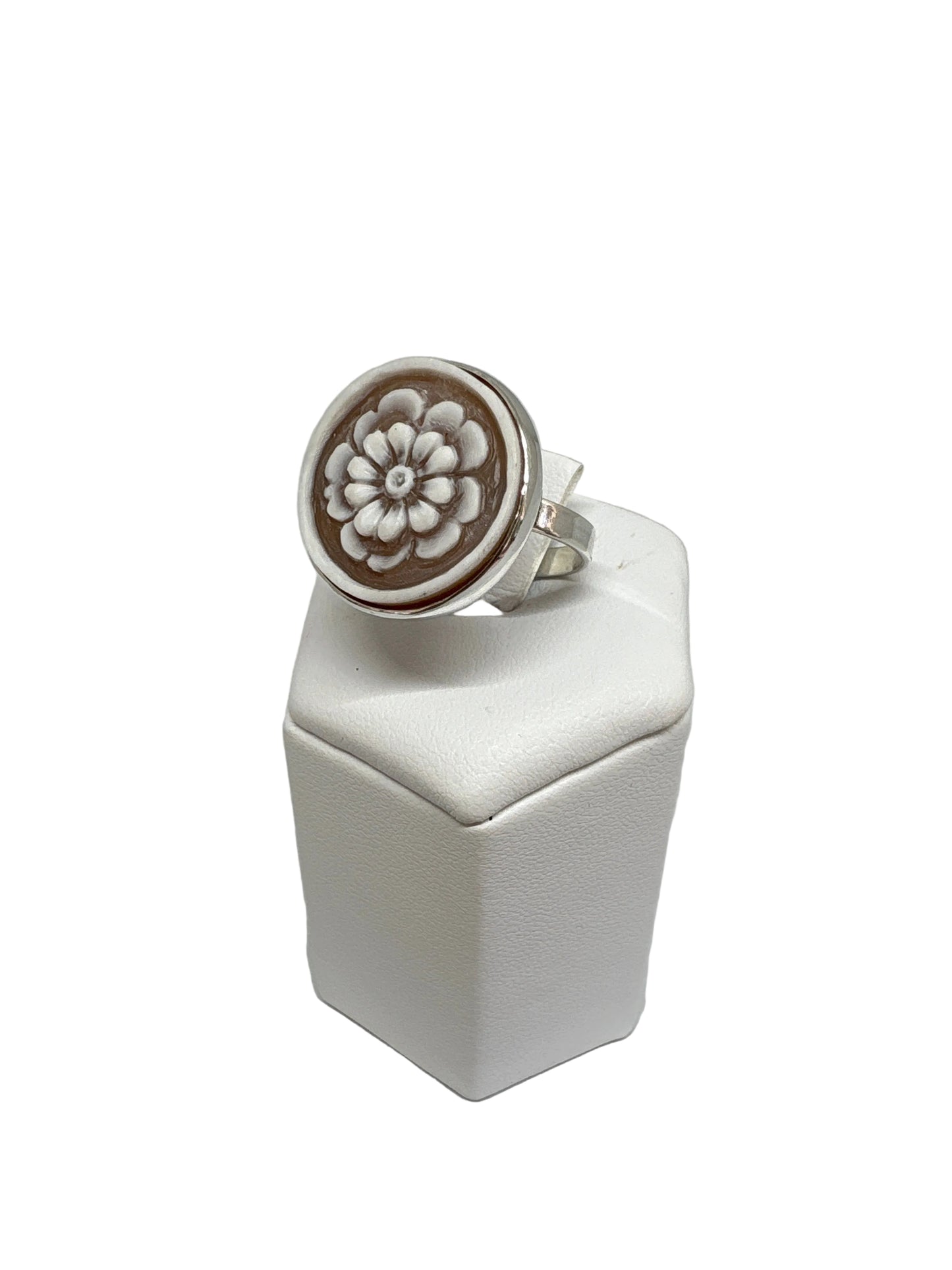 Anello in Cammeo incisione Fiore