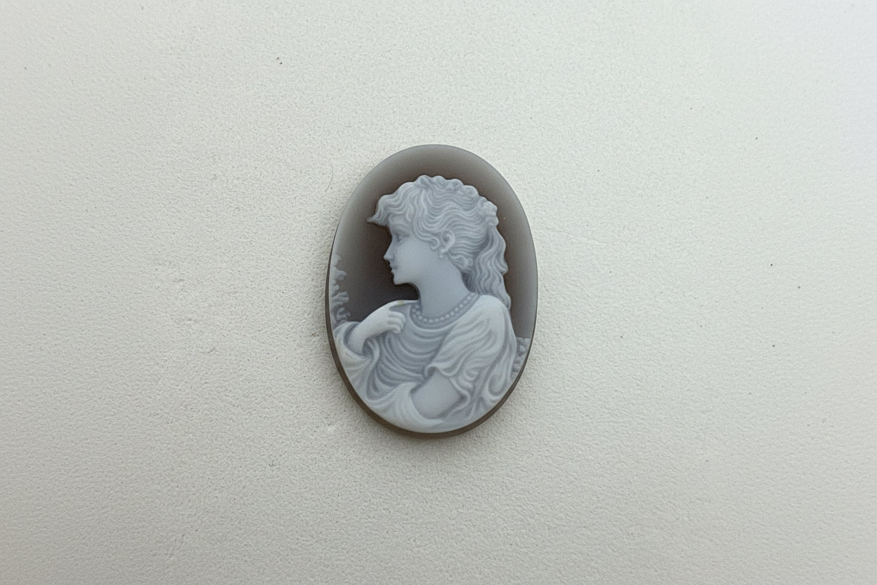 Cammeo Nudo in Agata incisione Profilo di Donna