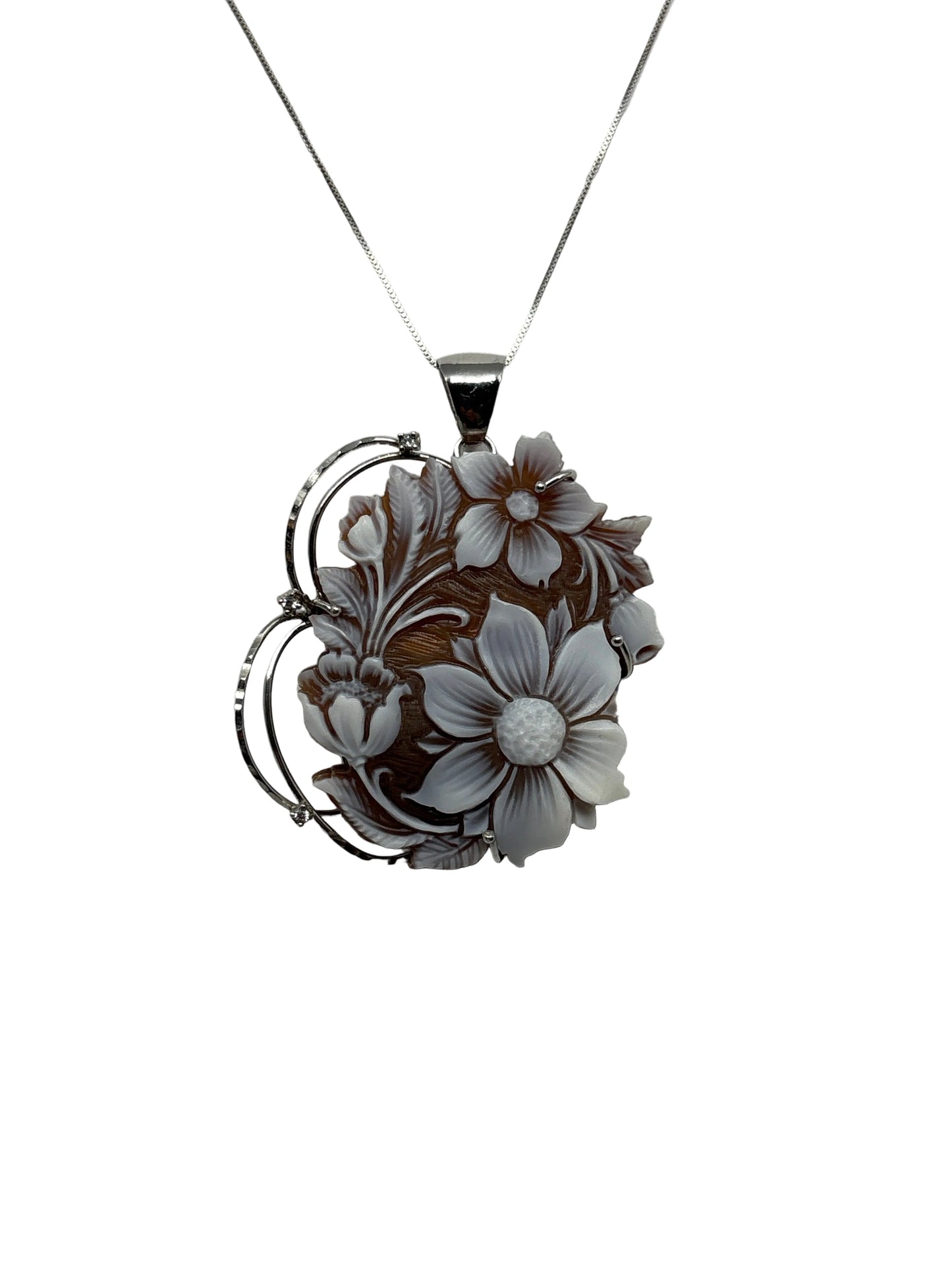 Pendente in Cammeo incisione "Fiori"