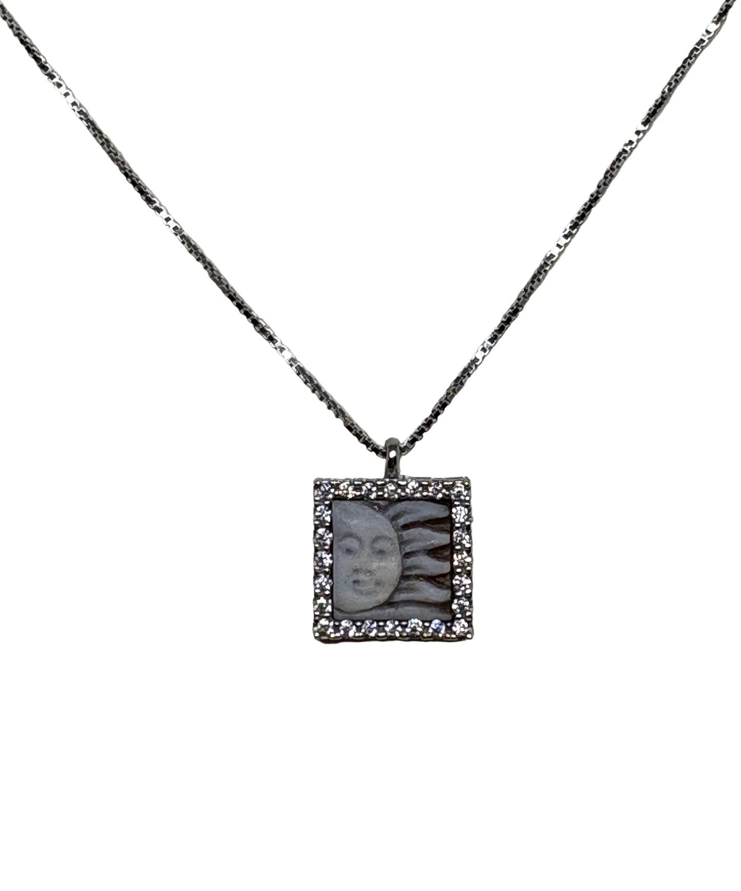 Collana in Cammeo incisione "Sole"