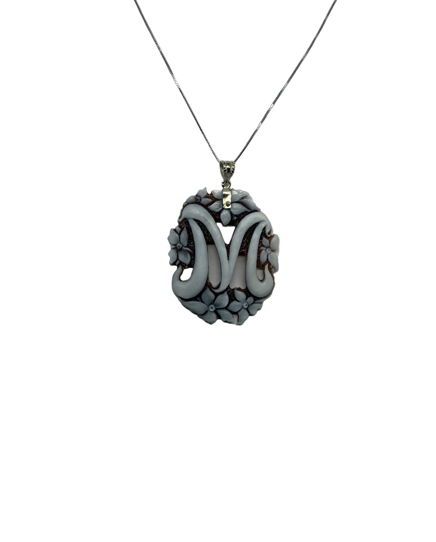 Pendente in Cammeo incisione "Lettere" M