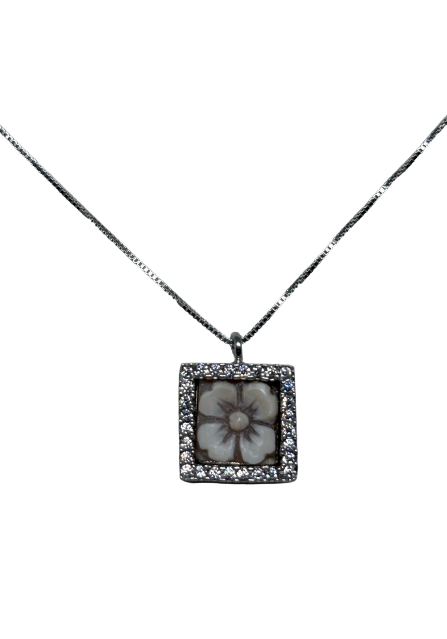 Collana in Cammeo incisione "Fiore"