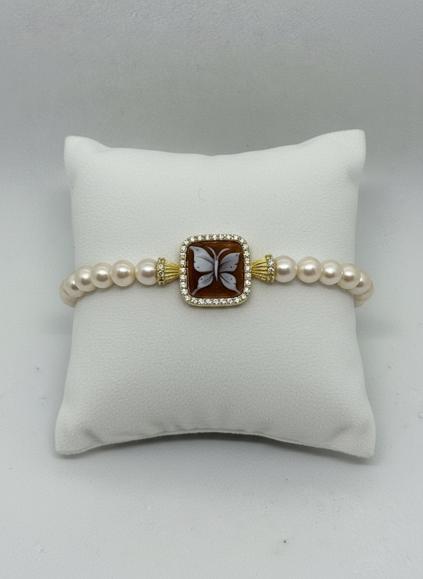 Bracciale in Perle e Cammeo incisione "Farfalla"