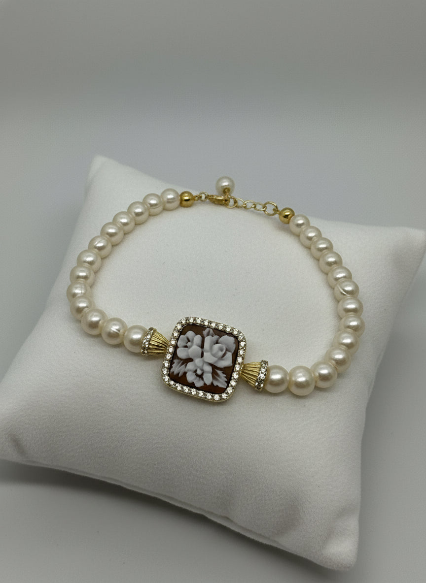 Bracciale in Perle e Cammeo incisione "Fiore"