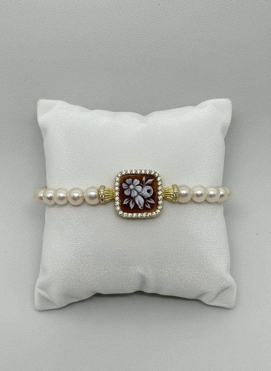 Bracciale in Perle e Cammeo incisione "Fiori"