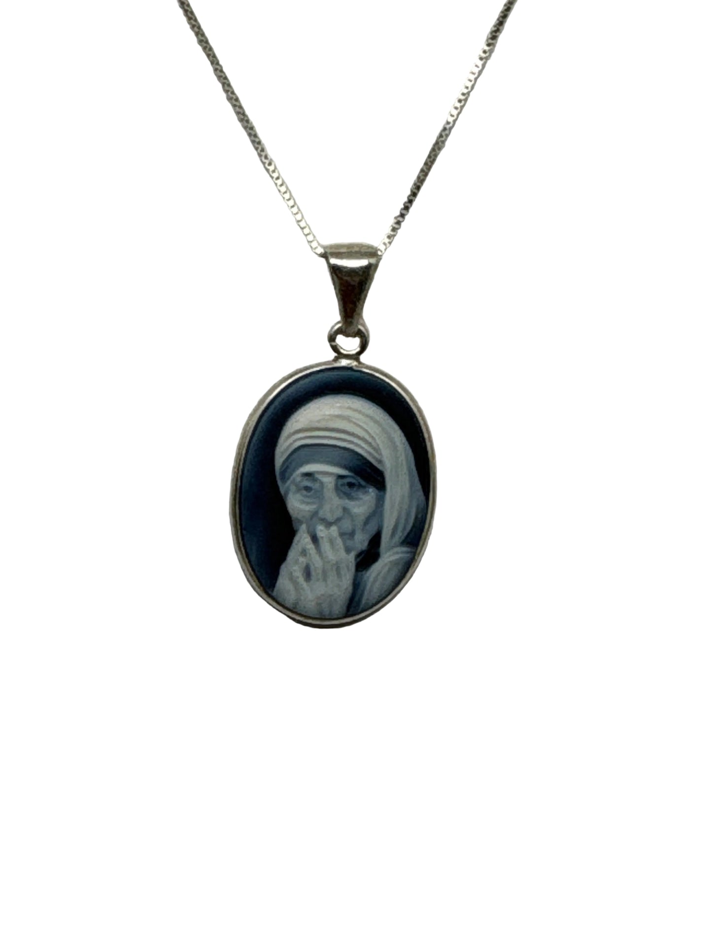 Pendente in Agata raffigurante Madre Teresa di Calcutta