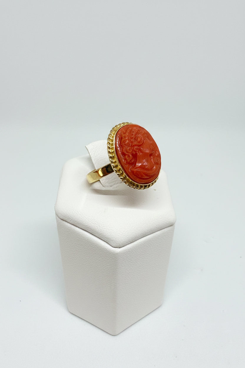 Anello in Corallo incisione Volto di Donna