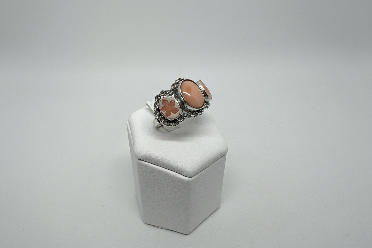 Anello in Cammeo e Corallo incisione "Fiori"
