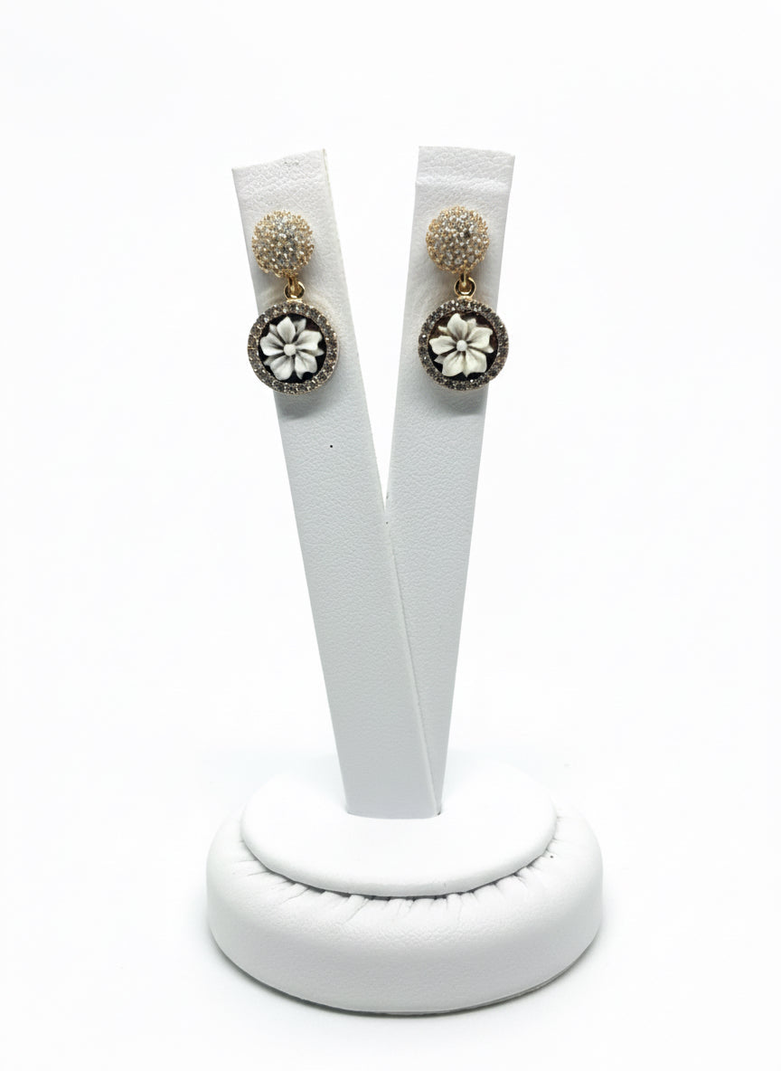 Orecchini in Cammeo incisione "Fiore"