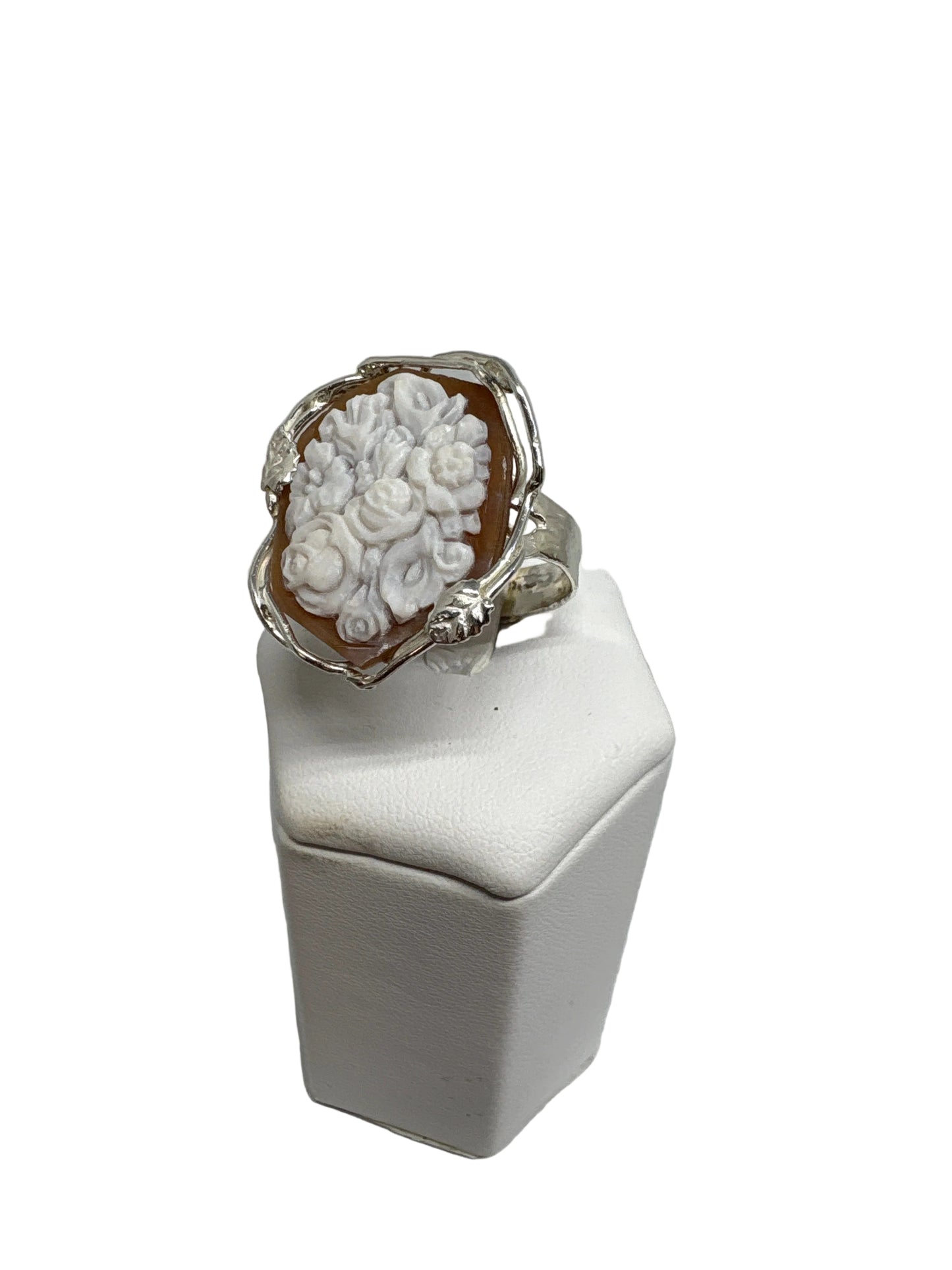 Anello in Cammeo Artistico incisione Fiori