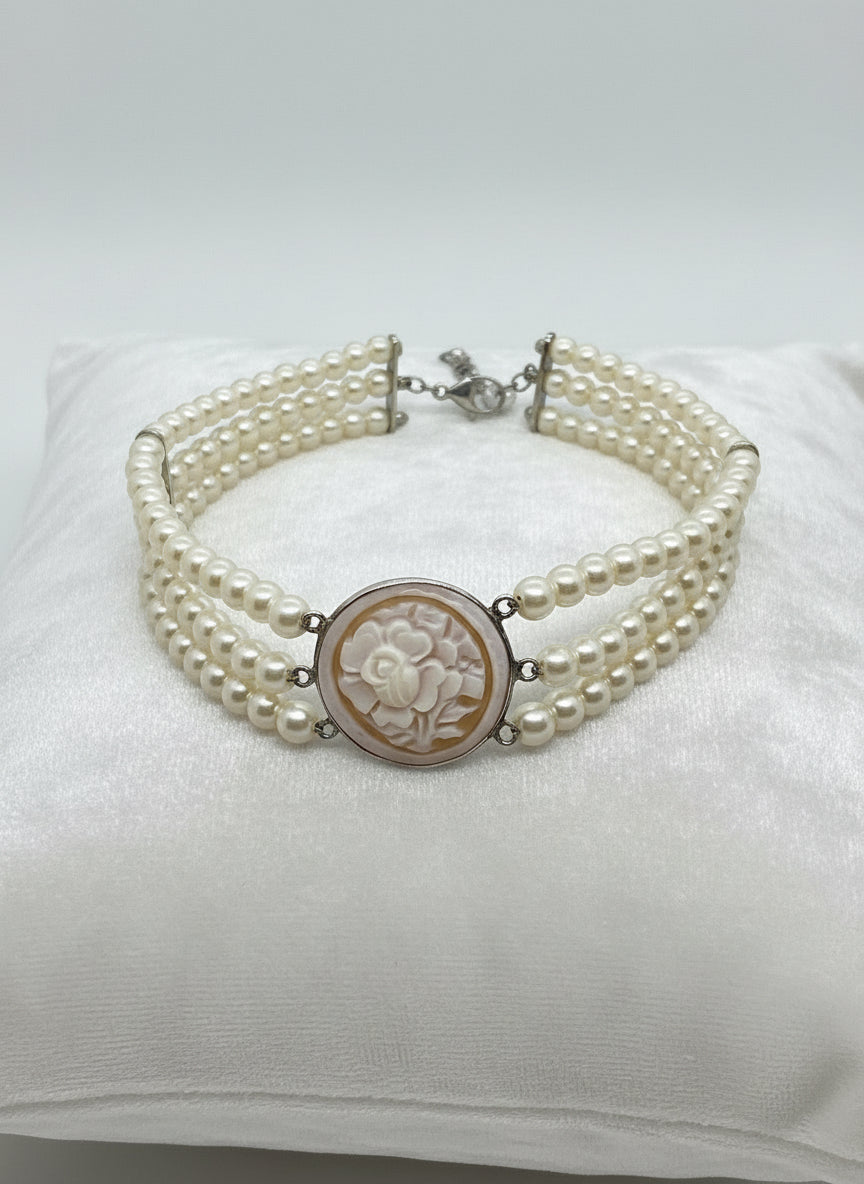 Girocollo in Perle e Cammeo incisone “Fiore”