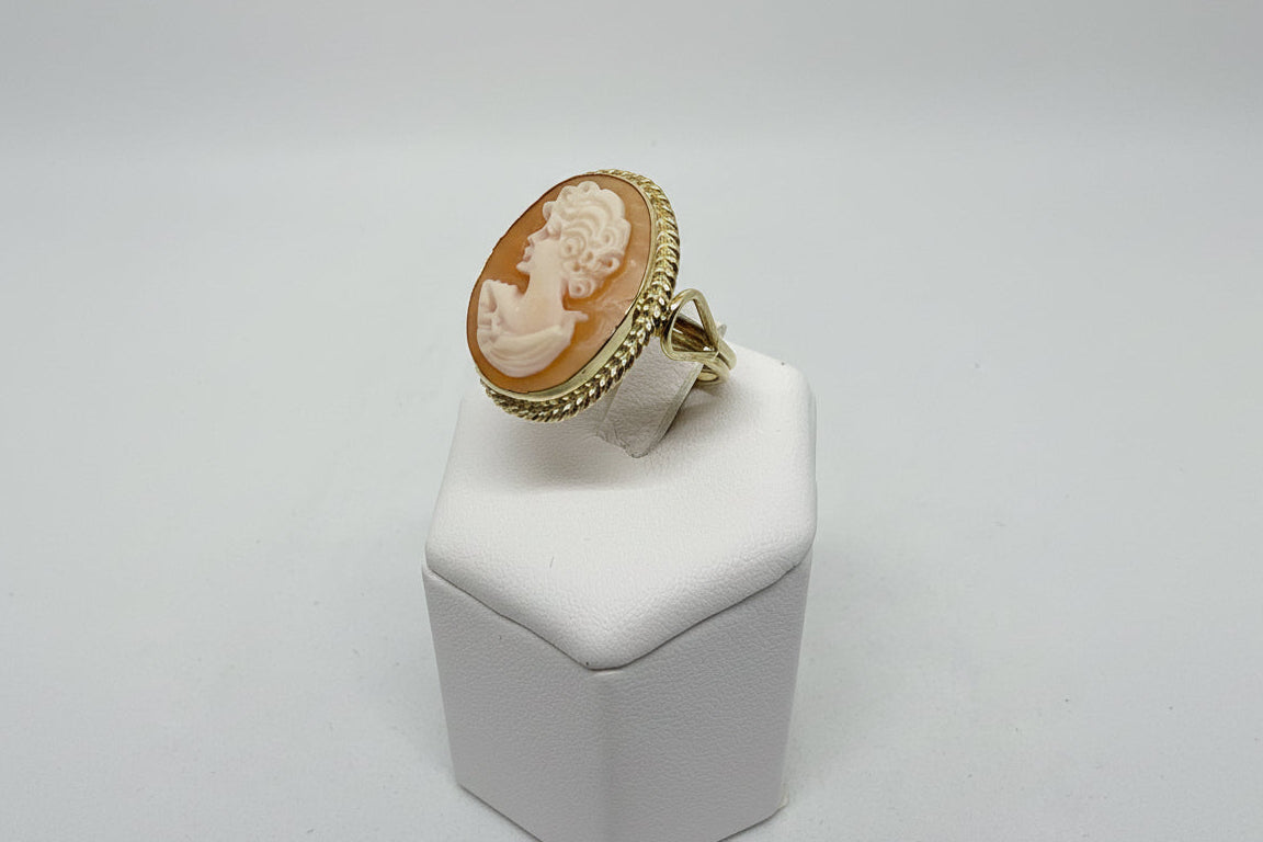 Anello in Cammeo incisione "Profilo di Donna"