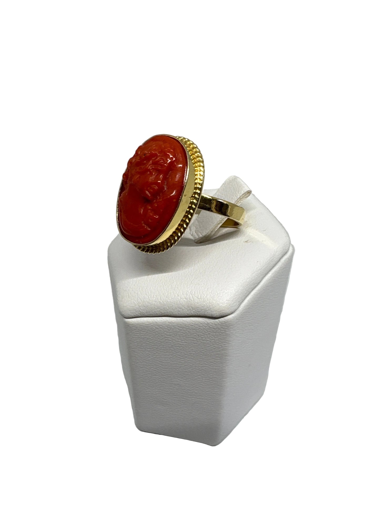 Anello in Corallo incisione Volto di Donna