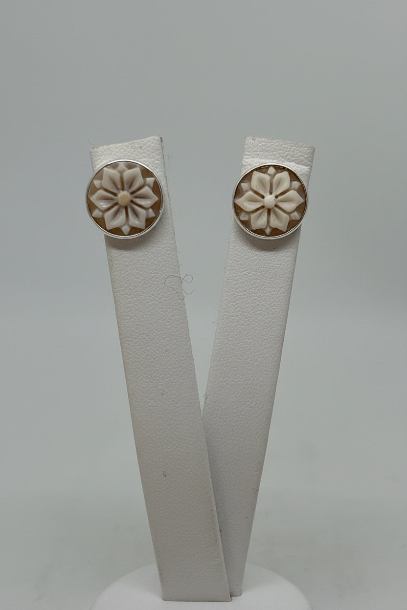 Orecchini in Cammeo incisione Fiore