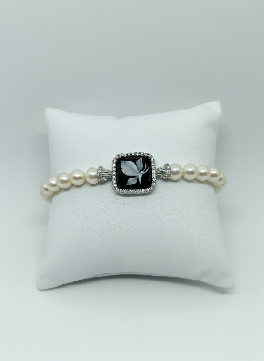 Bracciale in Perle e Cammeo incisione "Farfalla"