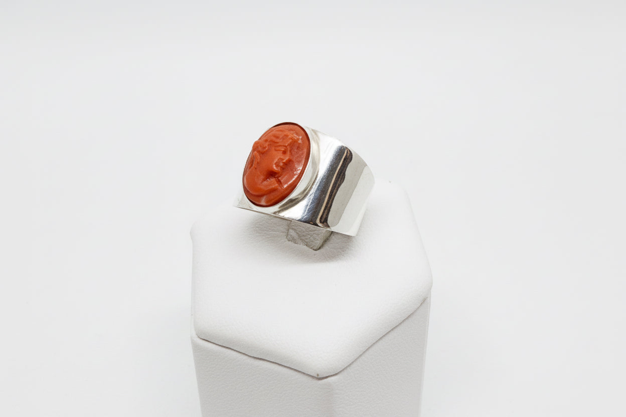 Anello Cammeo in Corallo incisione "Profilo di Donna"