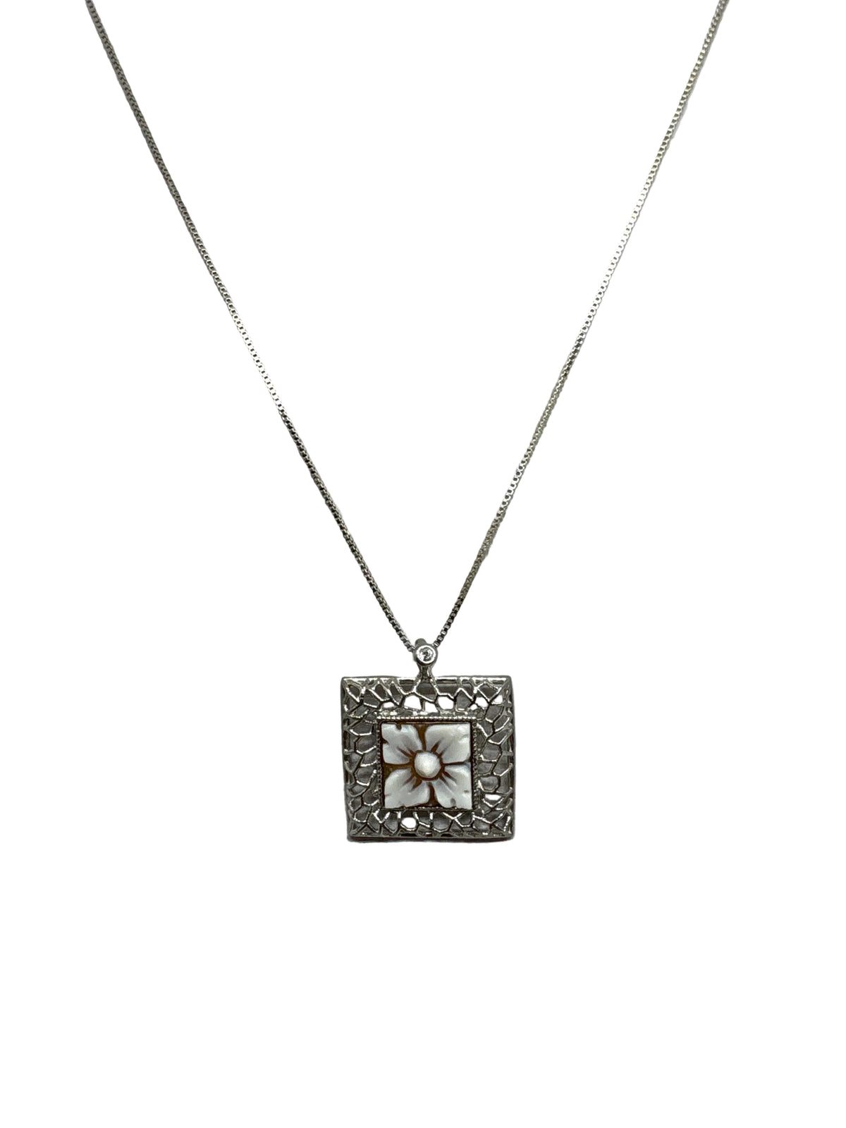 Collana in Cammeo incisione Fiore