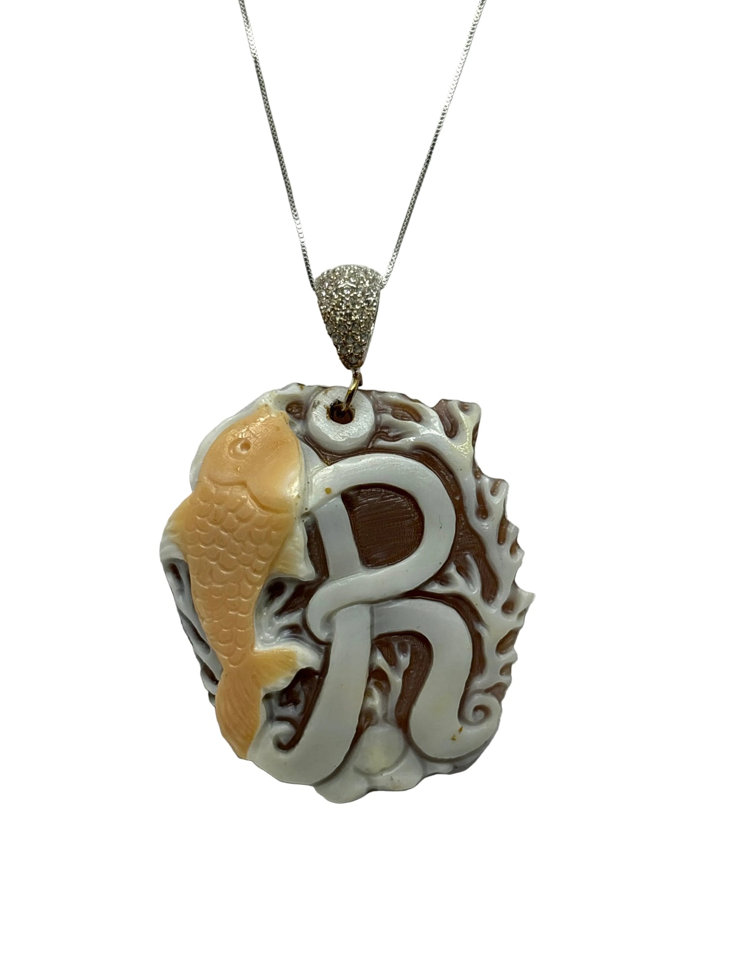 Pendente in Cammeo incisione "Lettera R"
