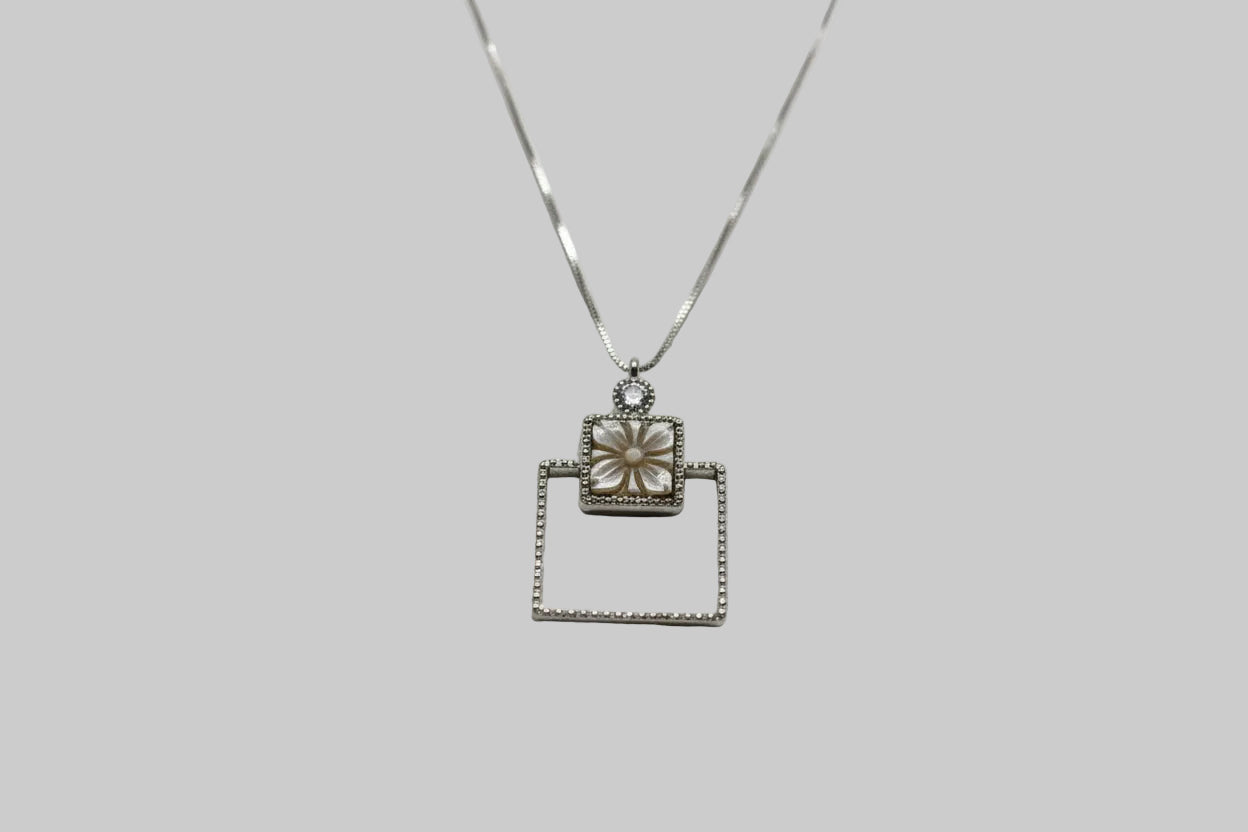 Collana in Cammeo incisione "Fiore"