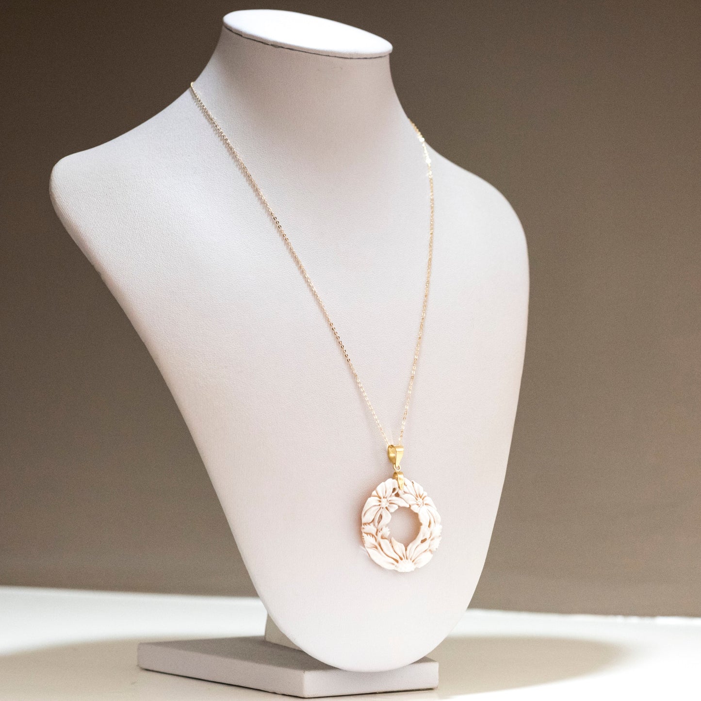 Pendente Cammeo con Incisione Fiori