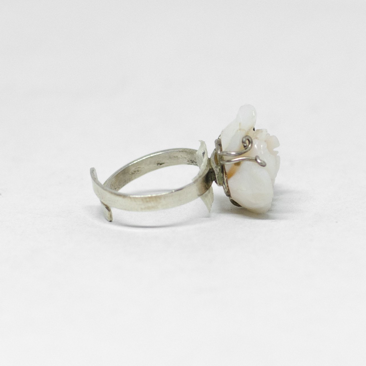 Anello-Corallo-Bianco-Rosa-Scolpita