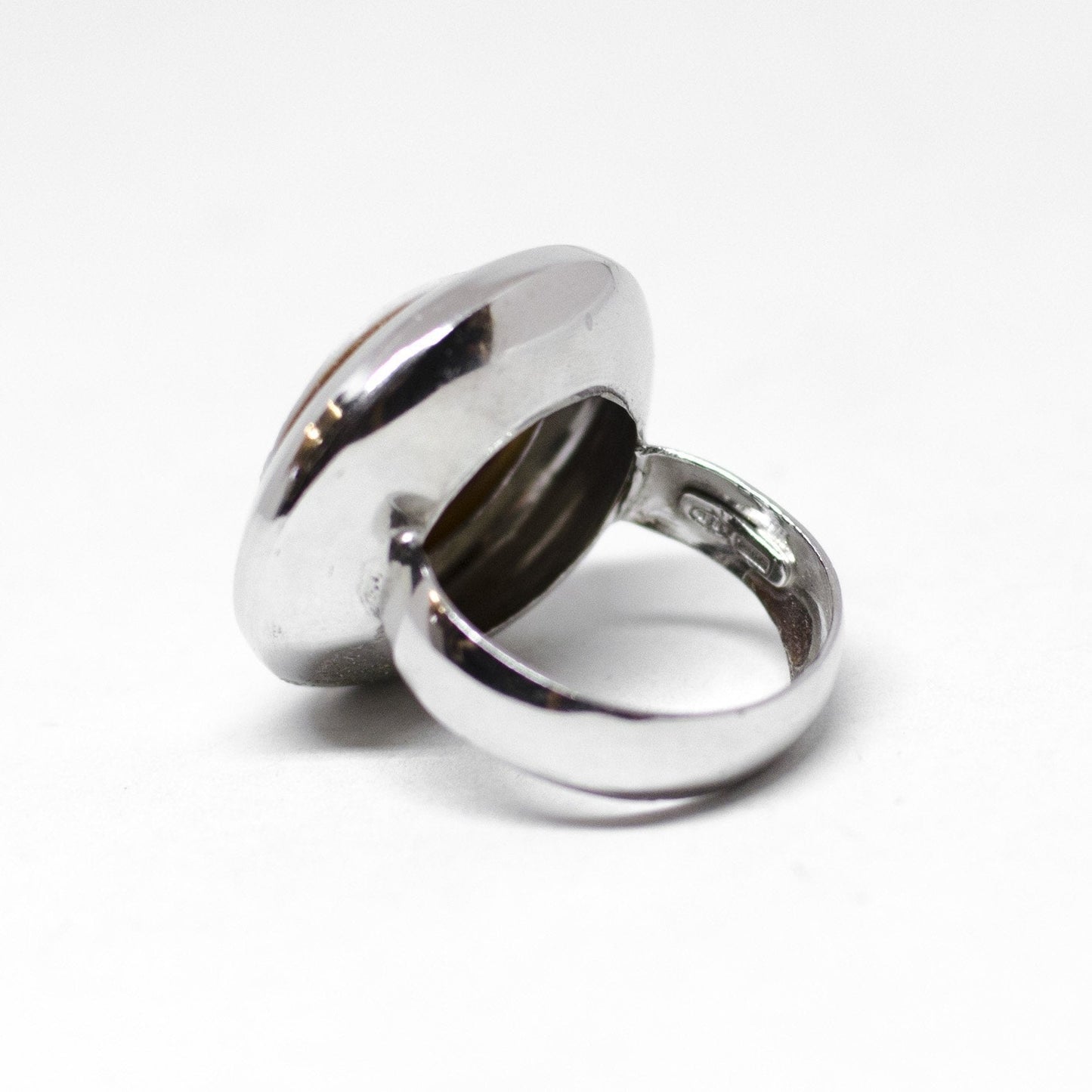 Daisy engraving cameo ring