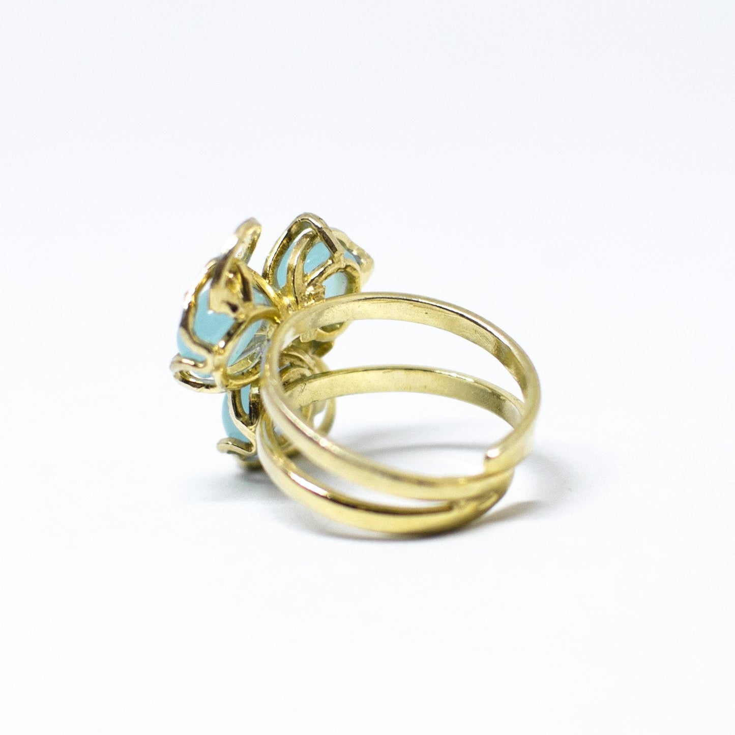 Golden ring with agate