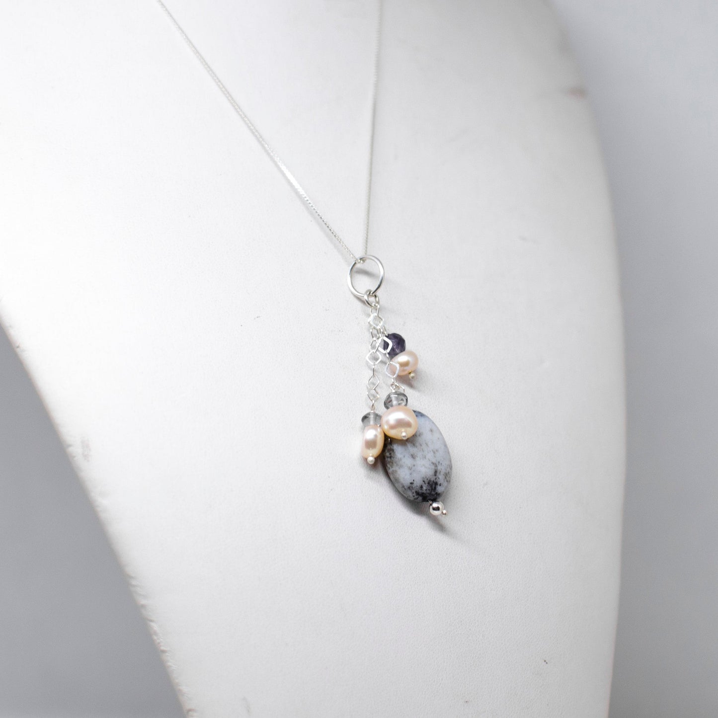 Agate and pearl pendant