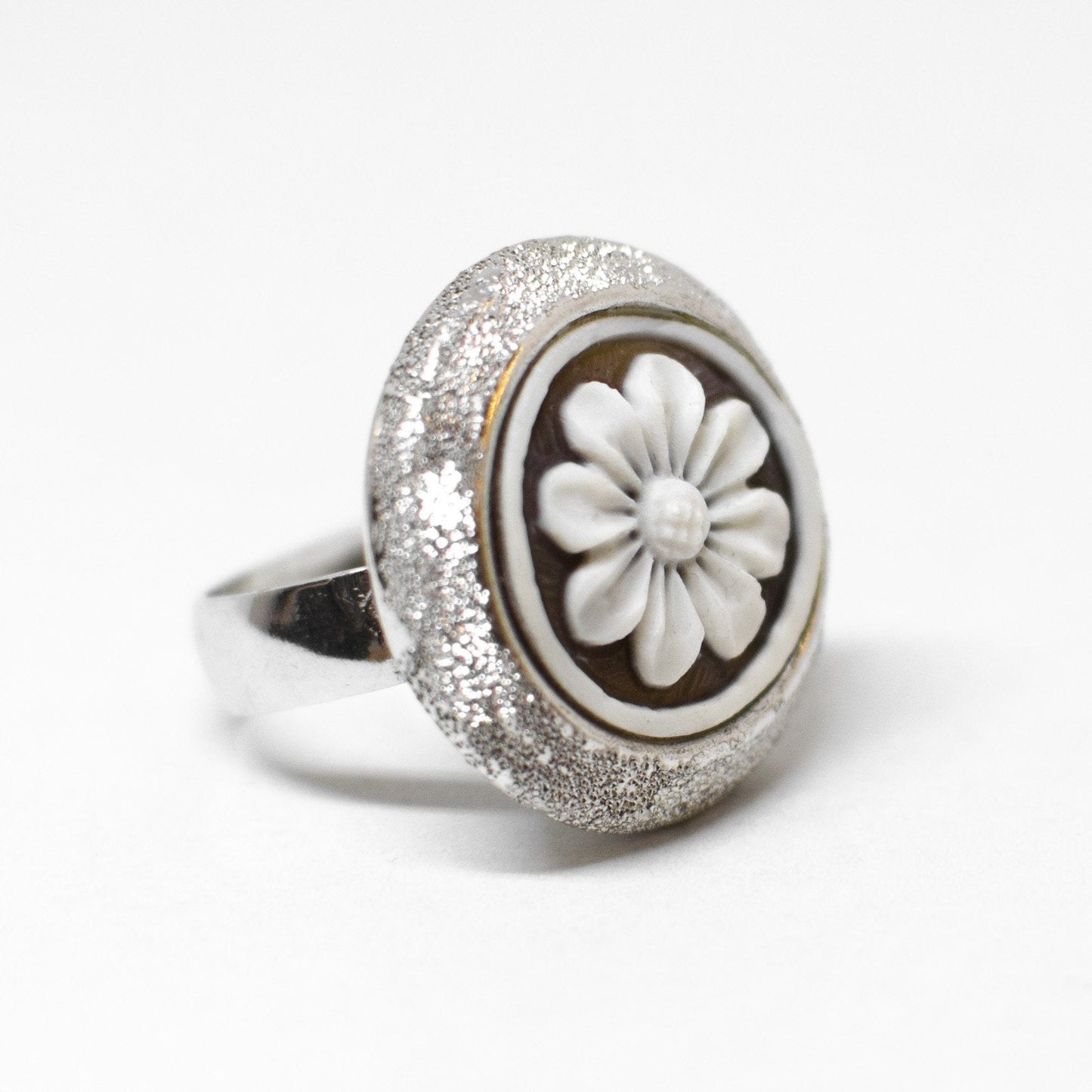Cameo ring flower engraving