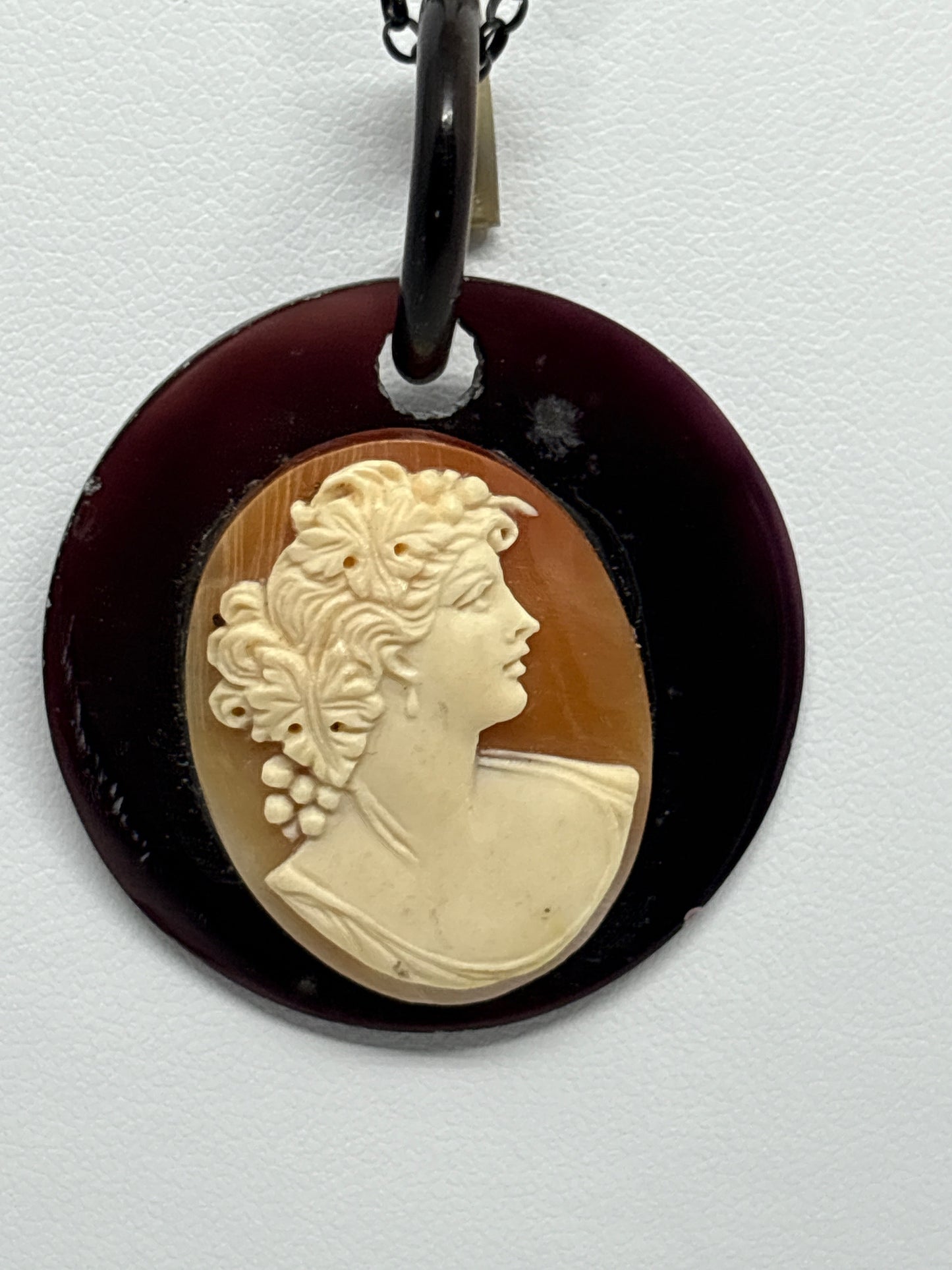 Pendente in Pinna Nobilis con Cammeo incisione "Profilo di Donna"