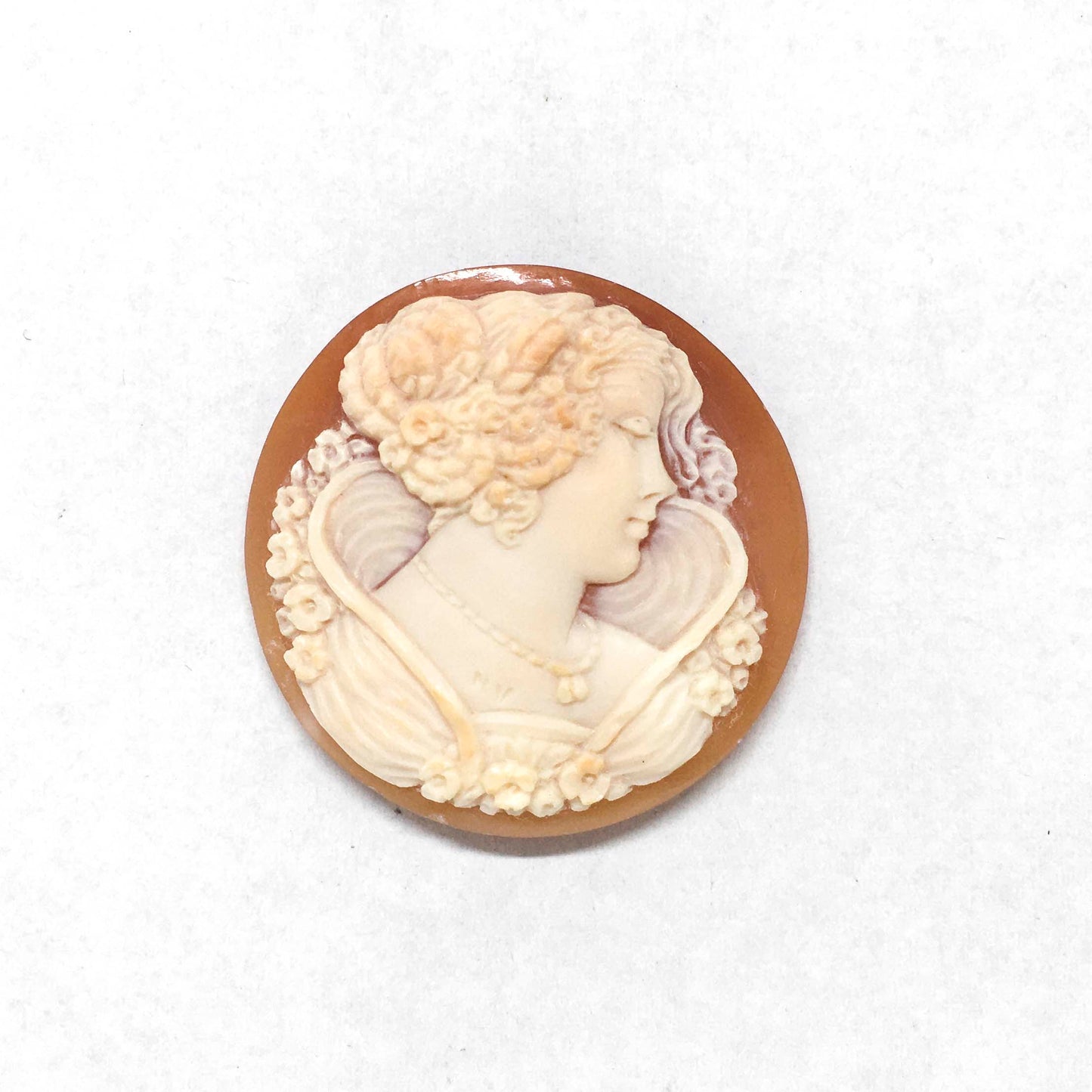 Cammeo Artistico Profilo Donna con Dettaglio della mano