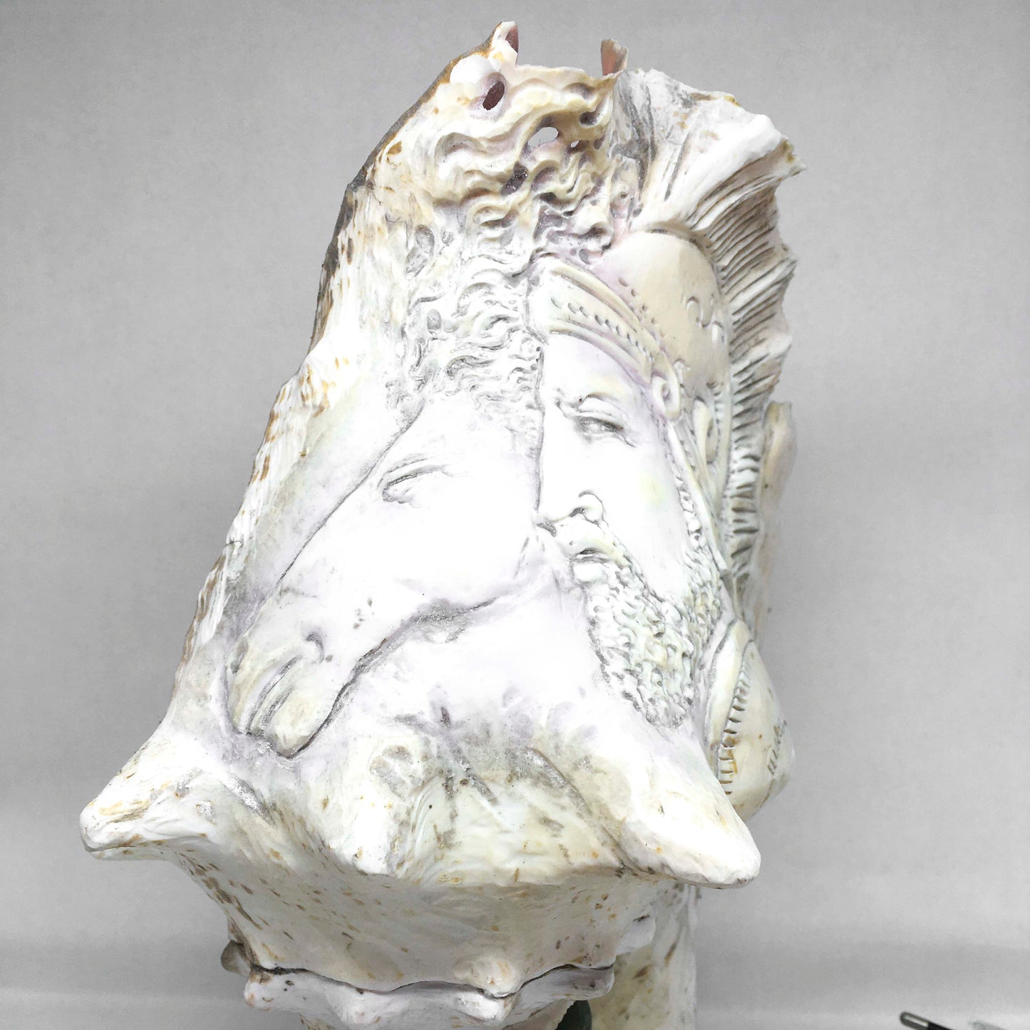 Cameo lamp on shell