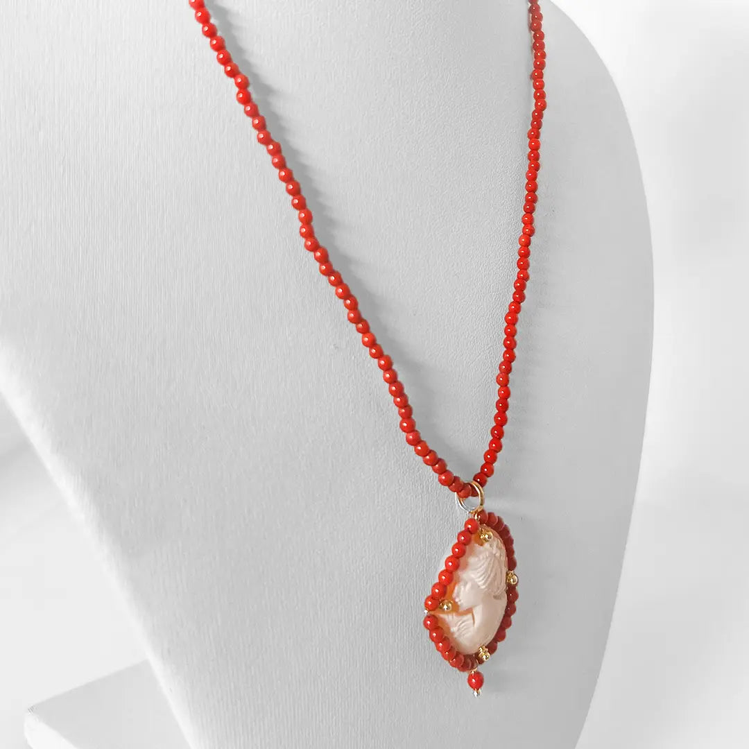 il-piccolo-museo-del-cammeo_CollanaCorallo-con-Cammeo-Profilo-Donna