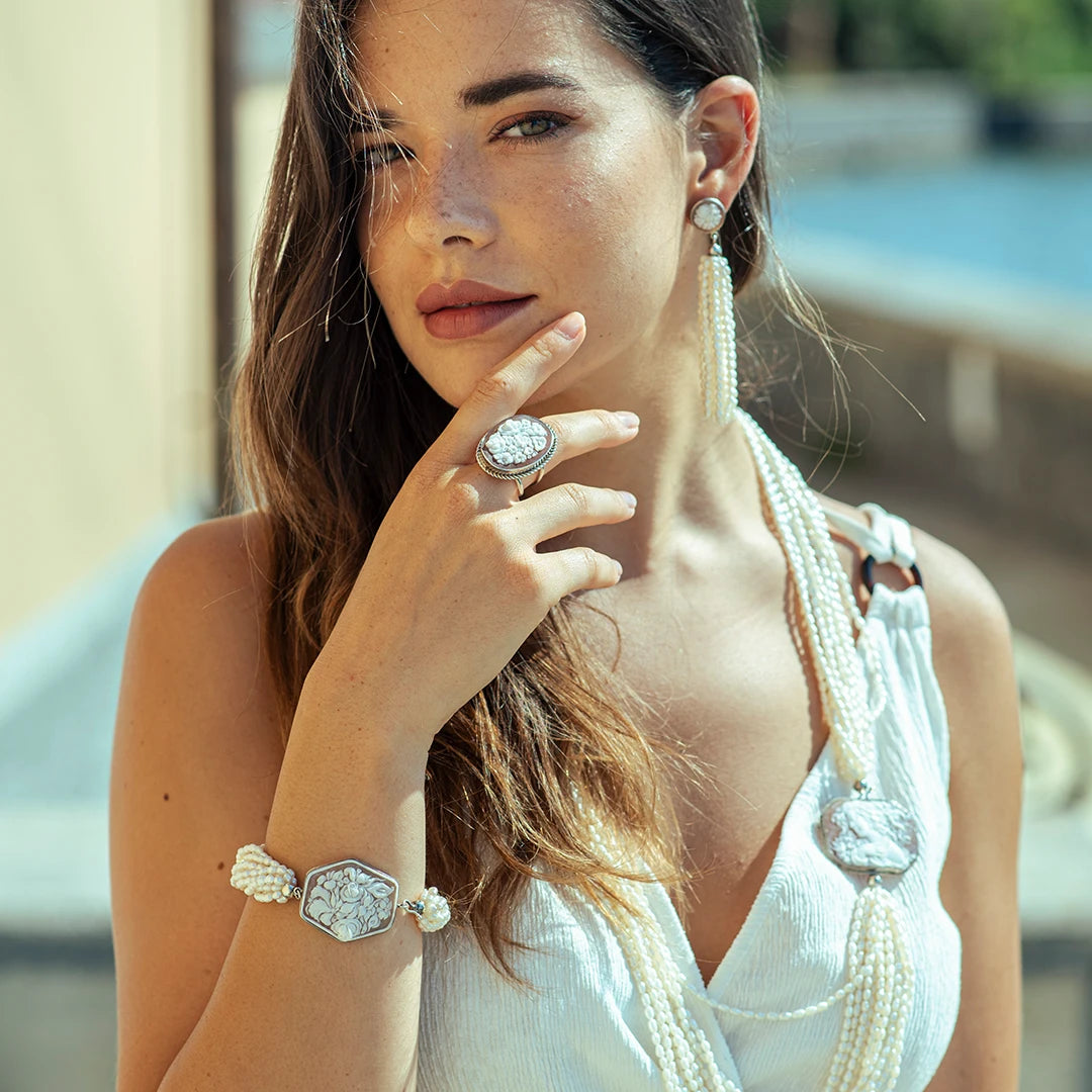 Collana Perle con Cammeo Artistico Profilo Donna