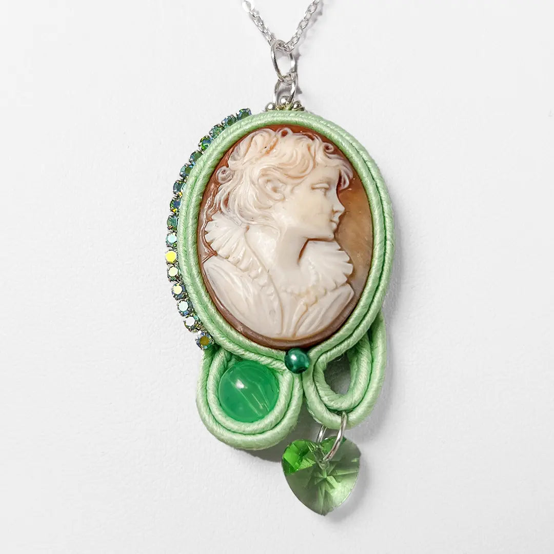 ilpiccolomuseodelcammeo-Collana in Argento con Pendente in Soutache con Cammeo Profilo Donna