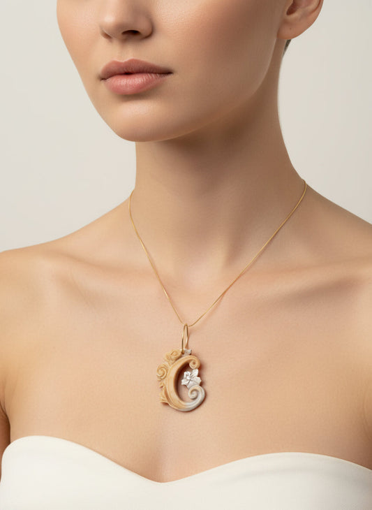 Pendente in Cammeo incisione "Lettere" C