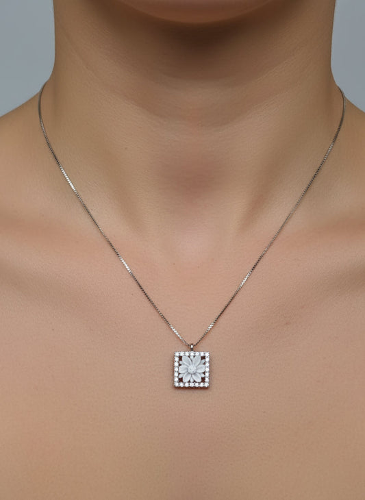 Collana in Cammeo incisione "Fiore"