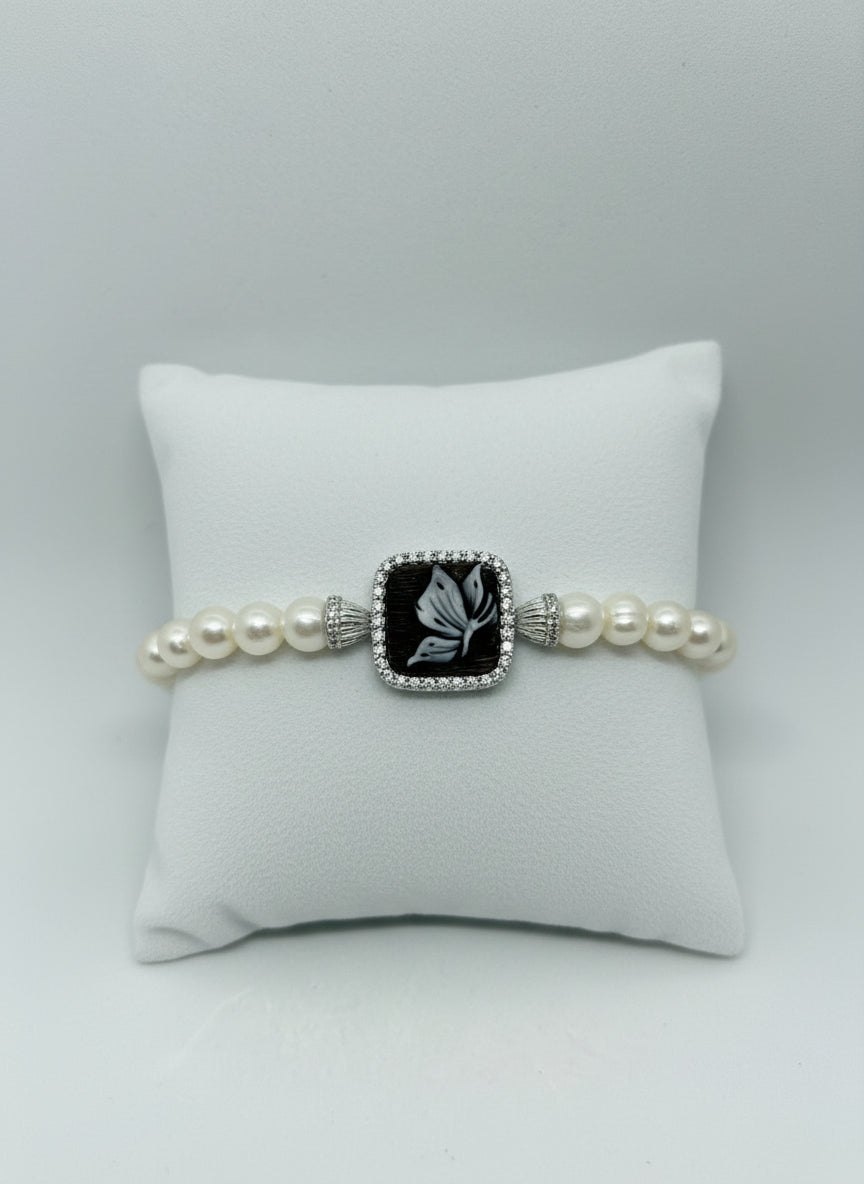 Bracciale in Perle e Cammeo incisione "Farfalla"