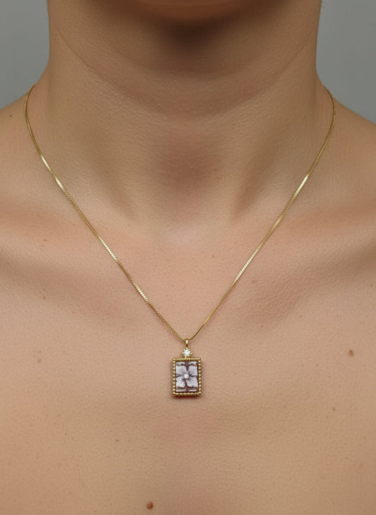 Collana in Cammeo incisione "Fiore"