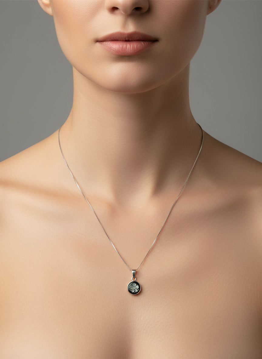 Pendente in Cammeo incisione "Fiore"