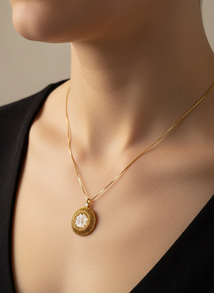 Collana in Cammeo incisione "Fiore"