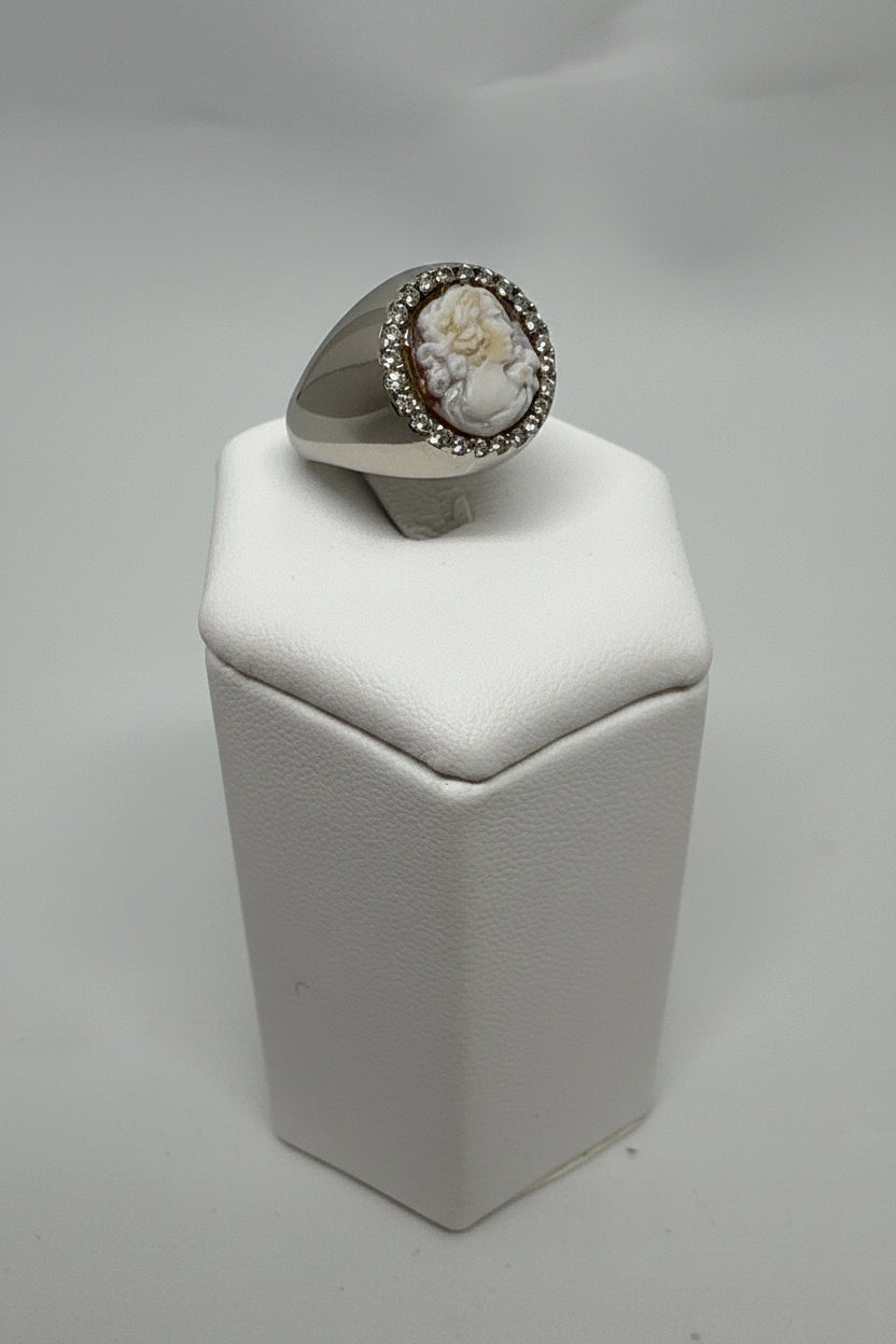 Anello in Cammeo Artistico incisione "Volto di Donna"