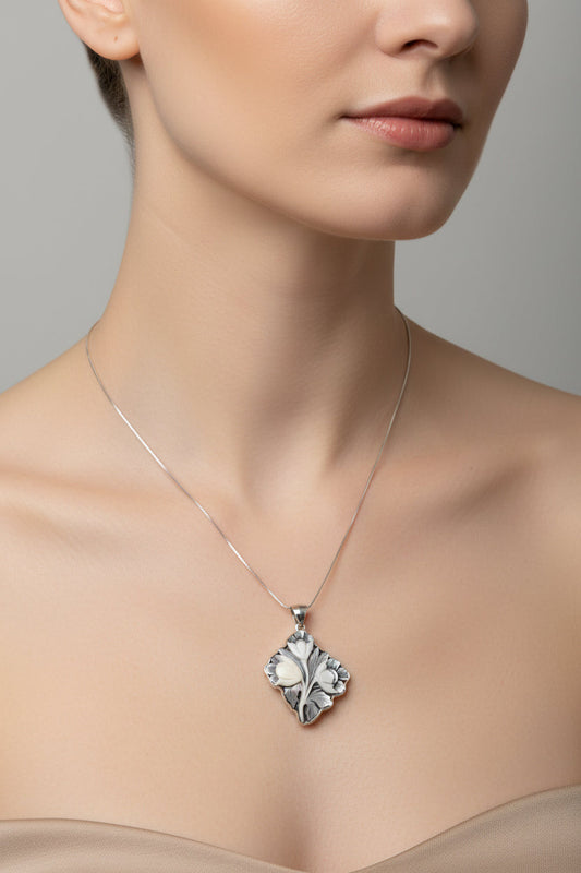 Pendente in Cammeo incisione "Fiore"