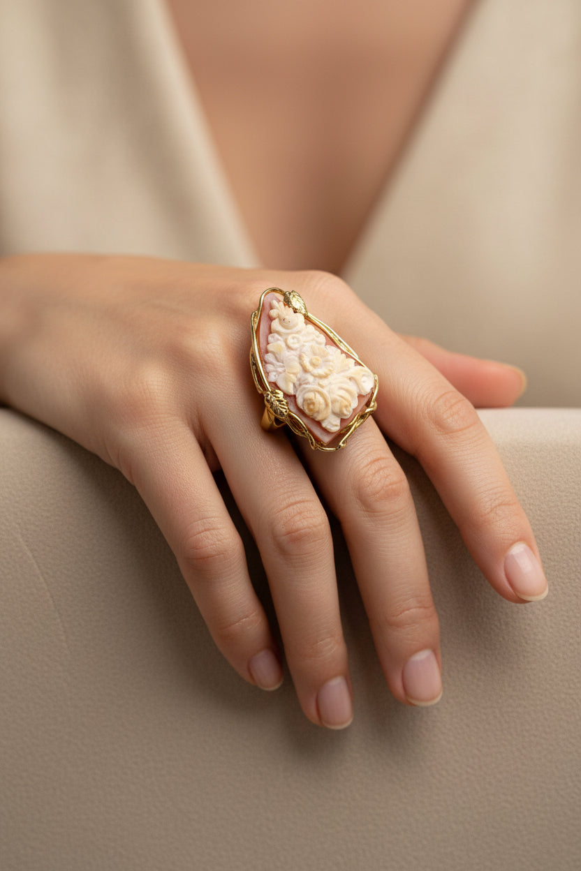 Anello in Cammeo Artistico incisione Fiori