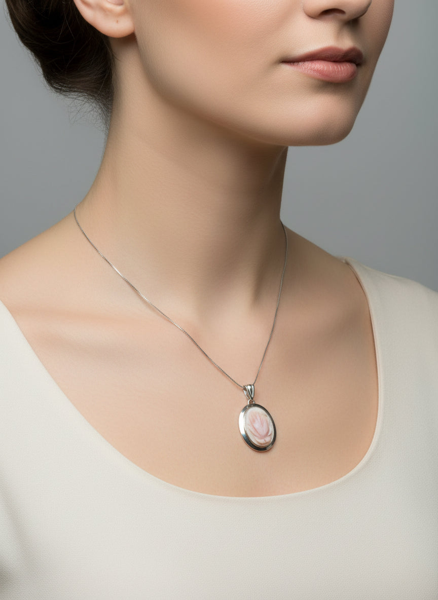 Pendente in Cammeo incisione "Fiore"