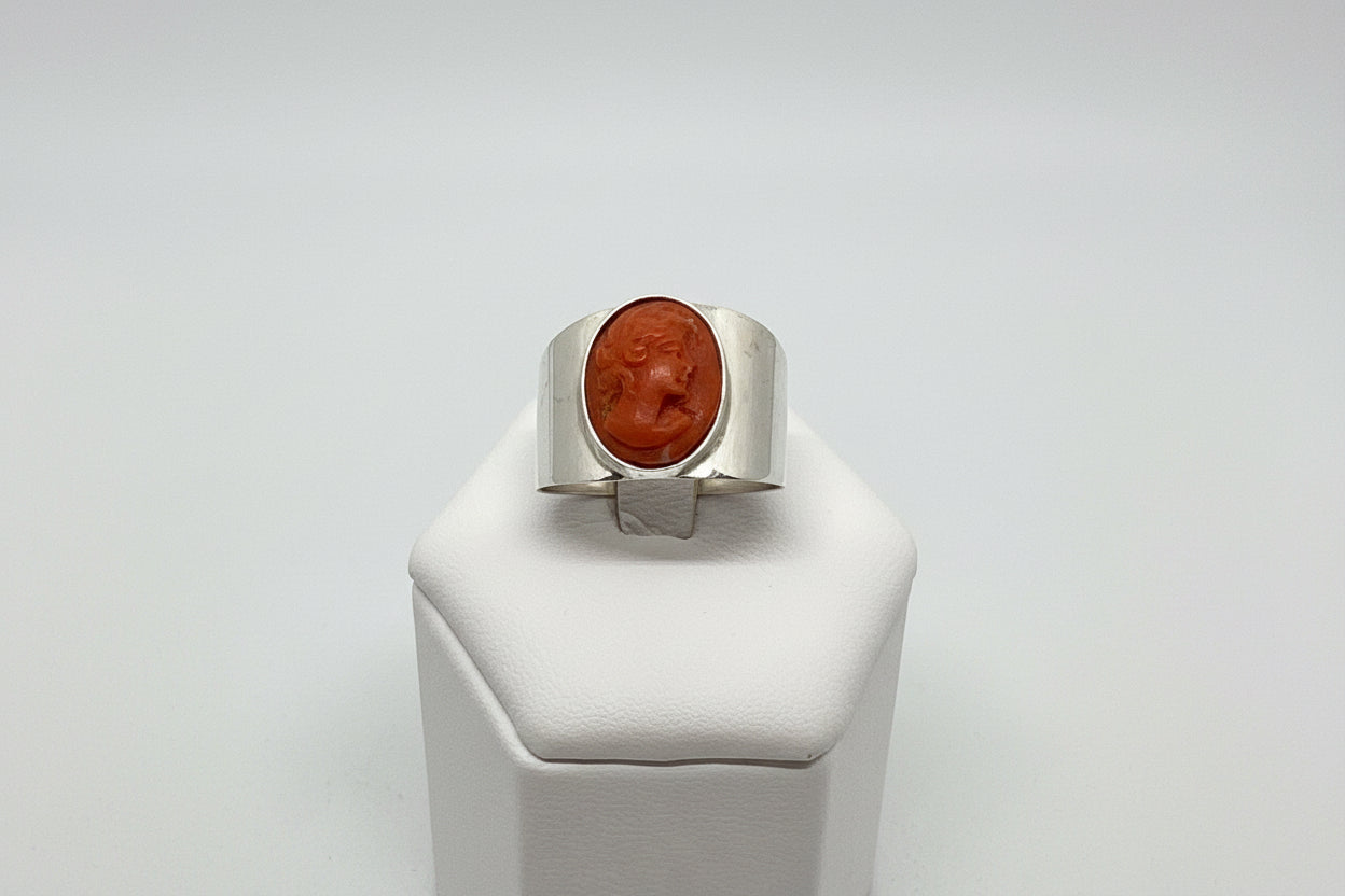 Anello Cammeo in Corallo incisione "Profilo di  Donna"