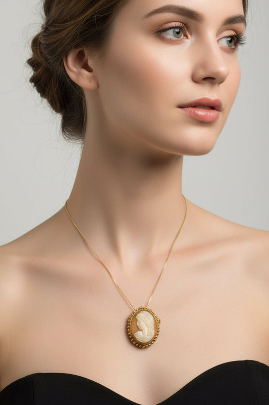 Pendente in Cammeo incisione "Profilo di Donna"